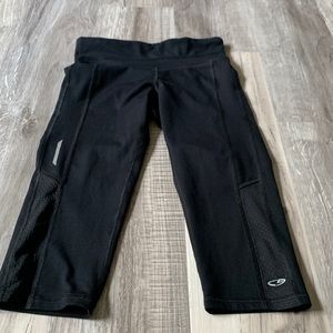 Woman’s Champion cropped Capri leggings